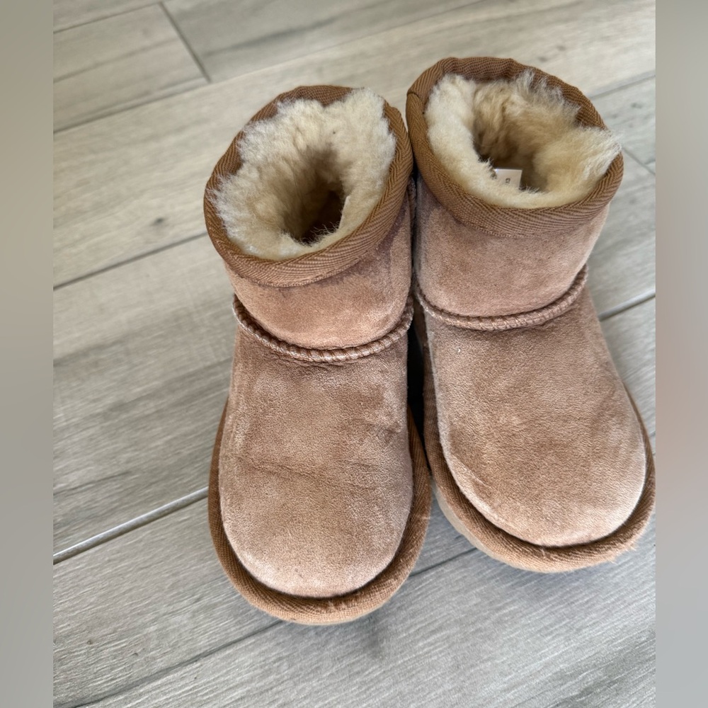 UGG classic kid boots (toddler size 7)